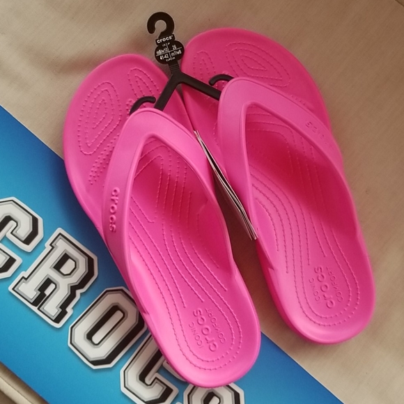 CROCS Shoes - NWT💕CROCS Classic II Flip Flops